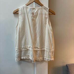 GAP Cream Sleeveless Pintuck Blouse – Size M